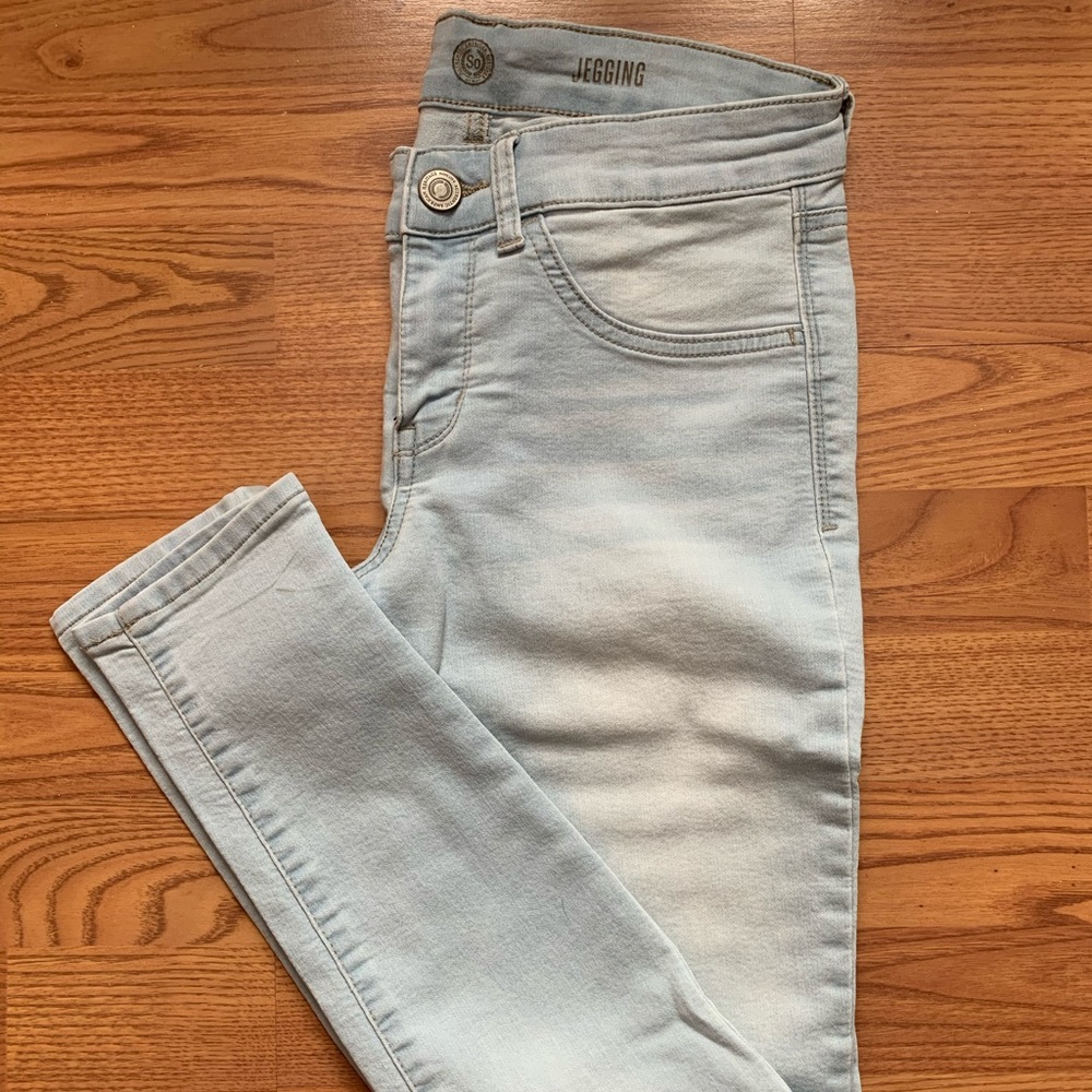Distressed light Jeggings!